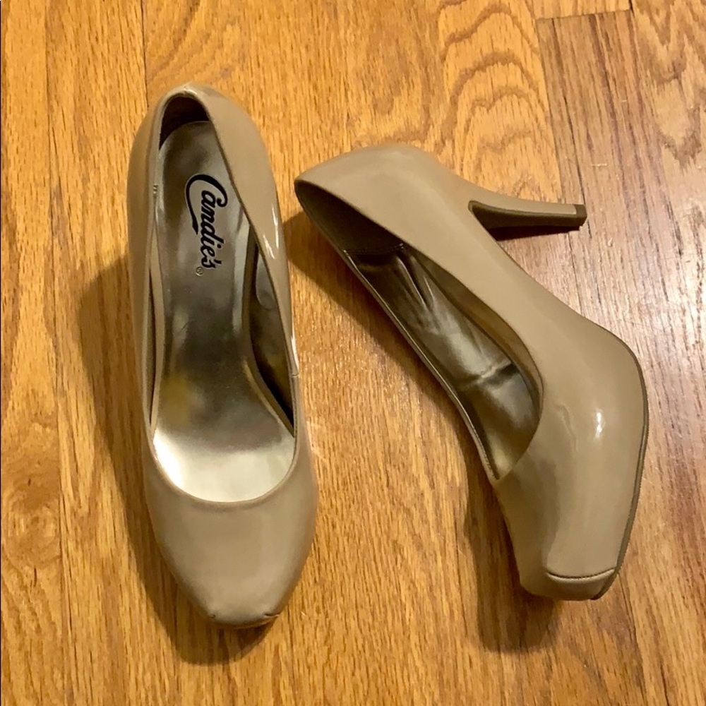 Candie’s nude pumps- size 9
